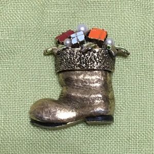 VTG gold Santa’s boot pin-colorful gifts